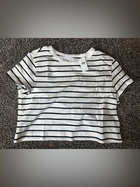 GAP Cropped Tshirt Size S